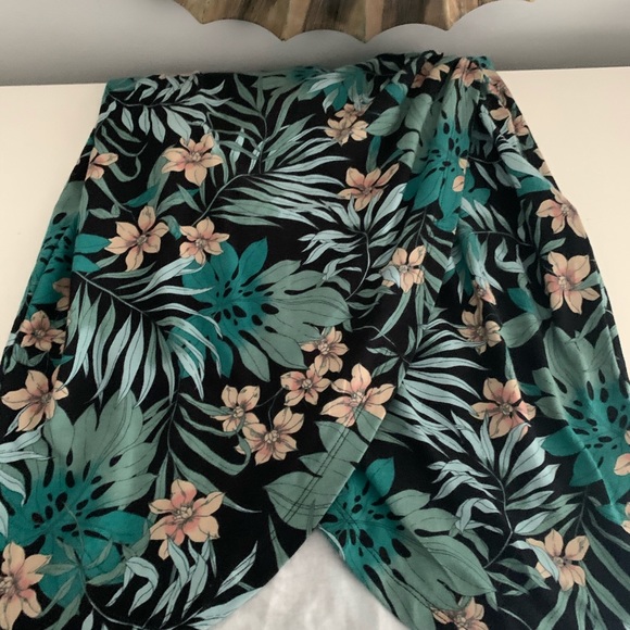 NWT Hawaiian Wrap Dress - Picture 3 of 5